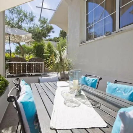 Tino With Two Sunny Terace 赫瓦尔