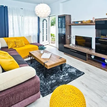 Tino With Two Sunny Terace 赫瓦尔