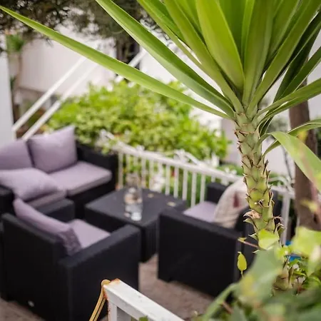 Tino With Two Sunny Terace * 赫瓦尔