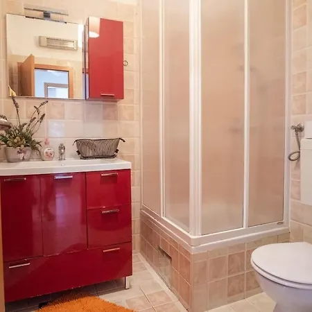 Tino With Two Sunny Terace * 赫瓦尔