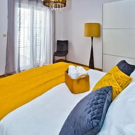 Tino With Two Sunny Terace Apartment *