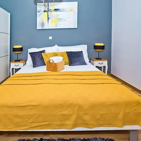 Tino With Two Sunny Terace Apartment