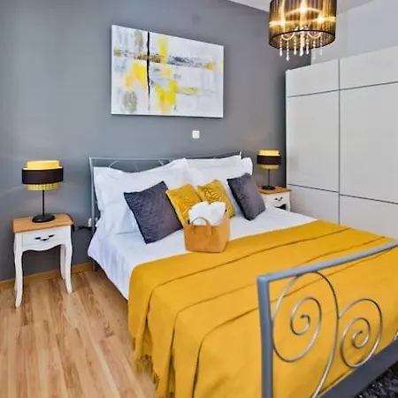 Tino With Two Sunny Terace Apartment