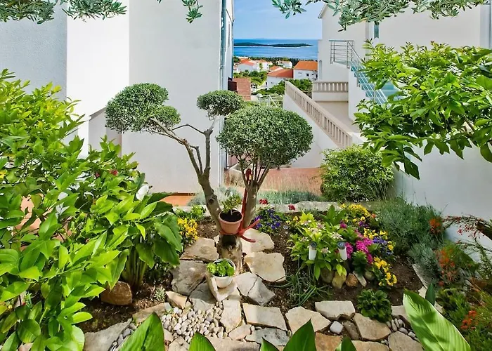 Tino With Two Sunny Terace Apartament