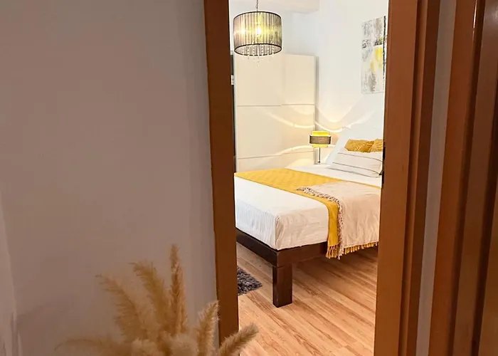 Tino With Two Sunny Terace Apartament