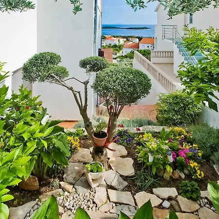 Tino With Two Sunny Terace Apartament